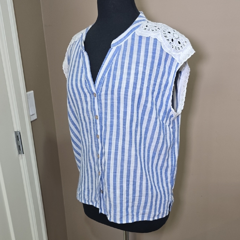 3/$30 VERO MODA Striped 100% Cotton Sleeveless Top with Lace Details Button Up